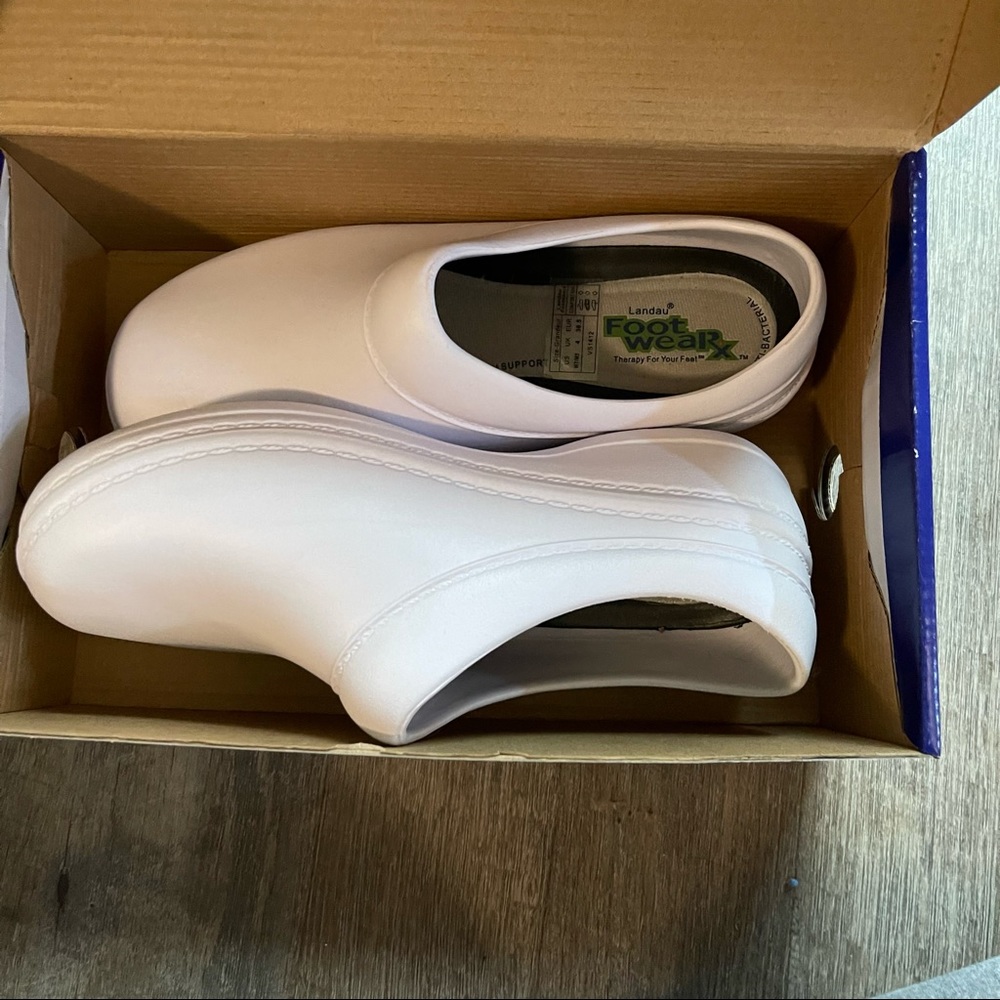 Landau nursing clogs